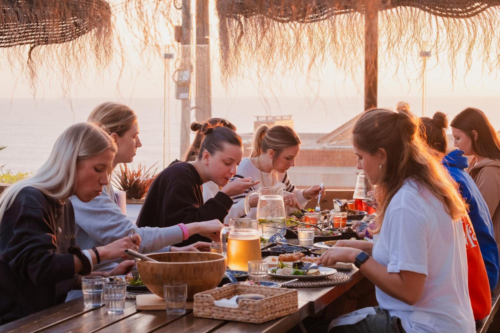 The Salty Pelican Yoga & Surf Retreat Ericeira Exterior foto